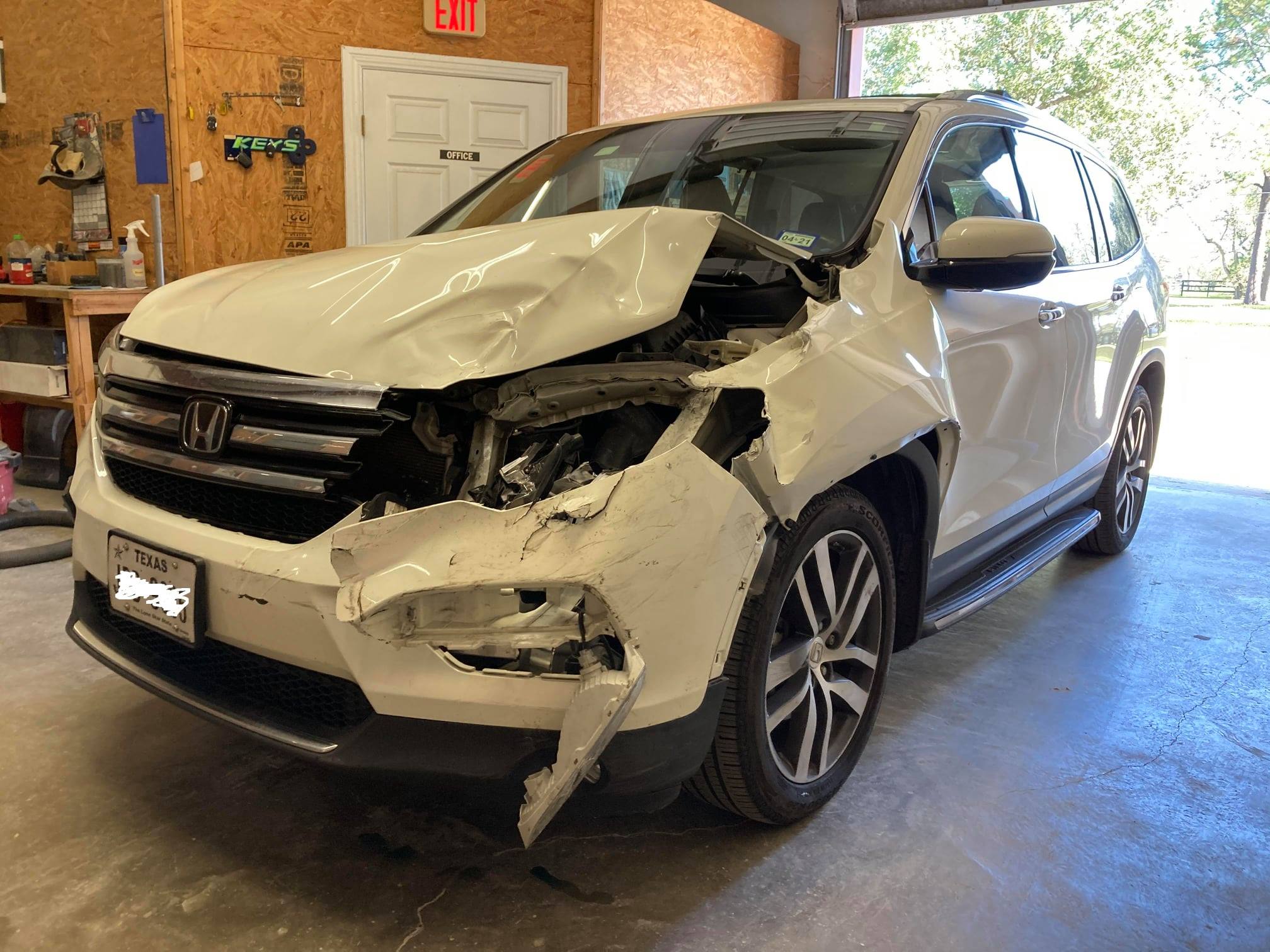 Honda Pilot with collision damage before repair